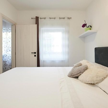 Apartment Josip Ciovo โตรกีร์ ภายนอก รูปภาพ