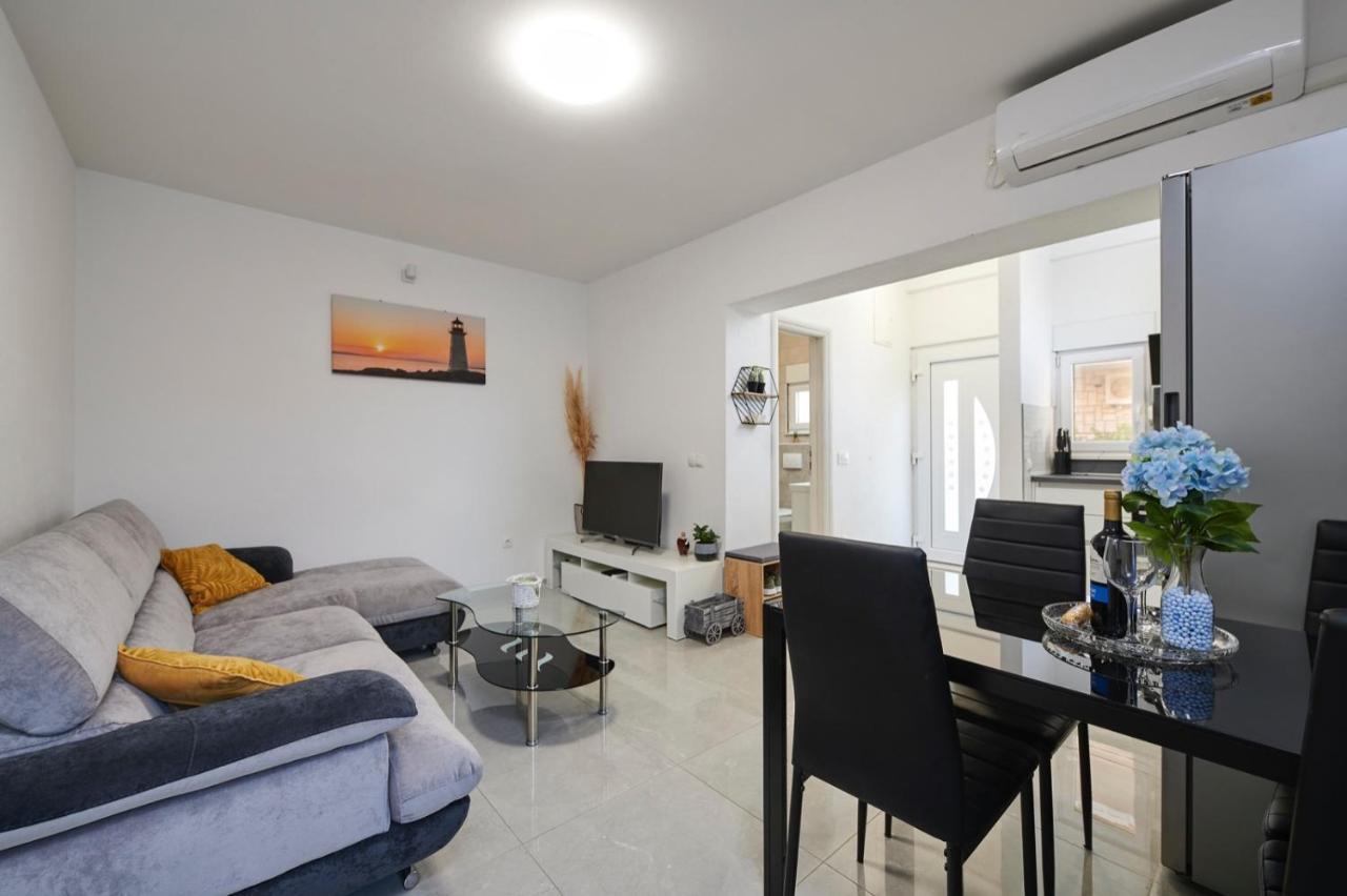 Apartment Josip Ciovo โตรกีร์ ภายนอก รูปภาพ