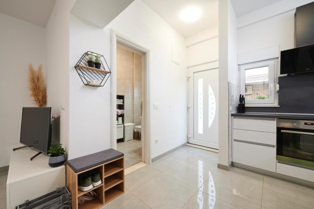 Apartment Josip Ciovo โตรกีร์ ภายนอก รูปภาพ