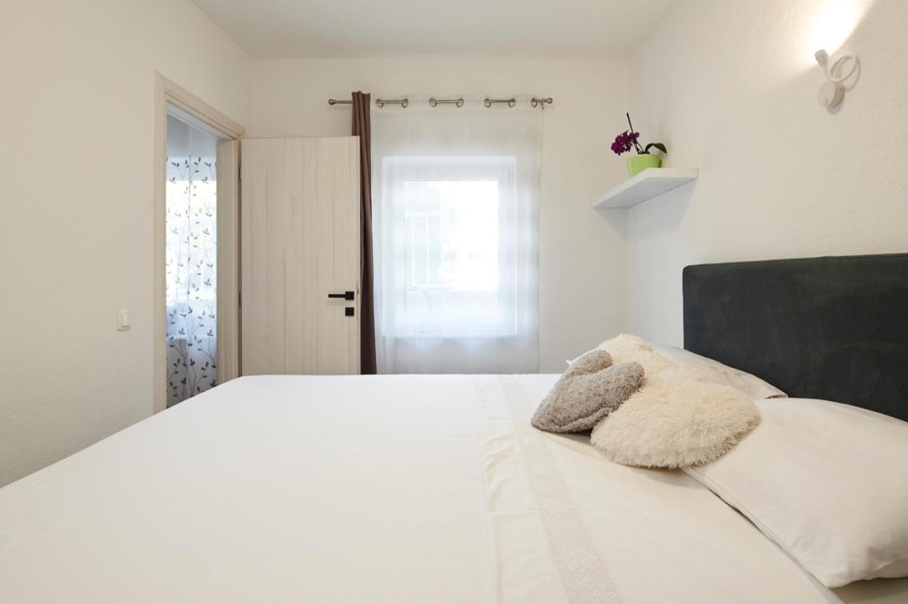 Apartment Josip Ciovo โตรกีร์ ภายนอก รูปภาพ
